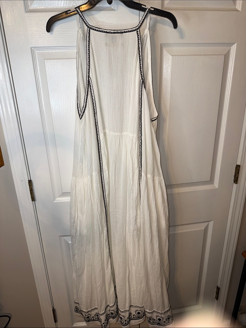 Piombo White Maxi Dress with Black Embroidery - Picture 5 of 6